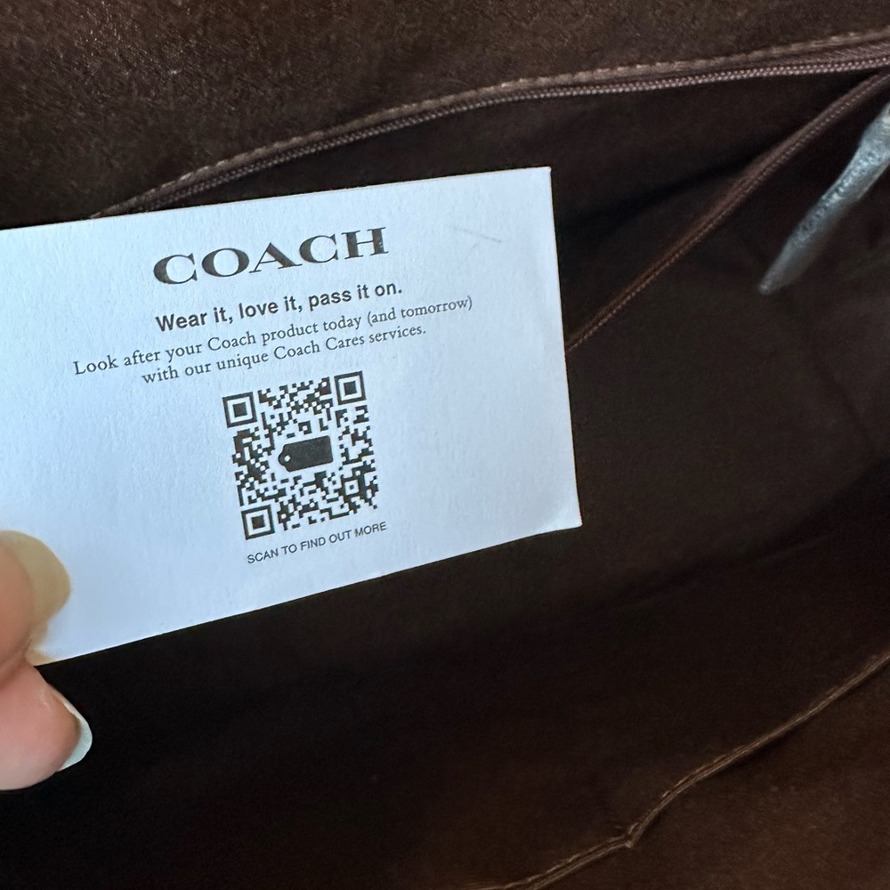 Coach gallery tote in signature canvas - Picture 11 of 13